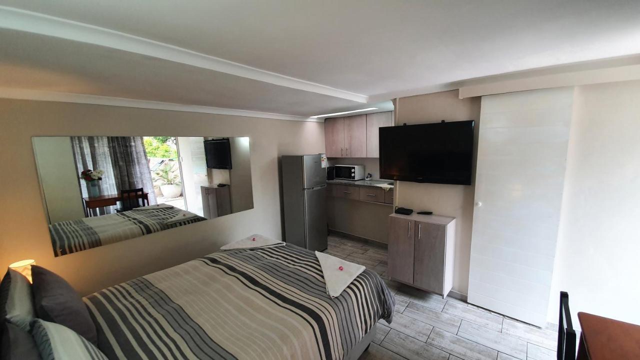 Home Away From Home Pinetown Exterior photo