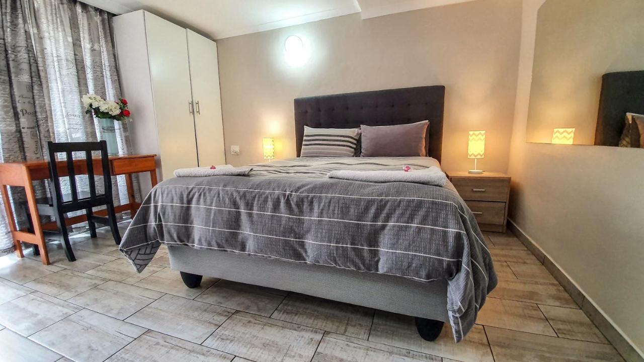 Home Away From Home Pinetown Exterior photo